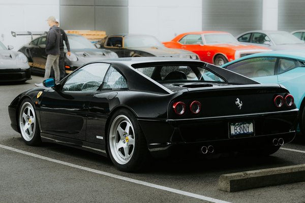 Hoe beïnvloedt het weer uw rijervaring en welke tips zijn er om veilig te blijven?